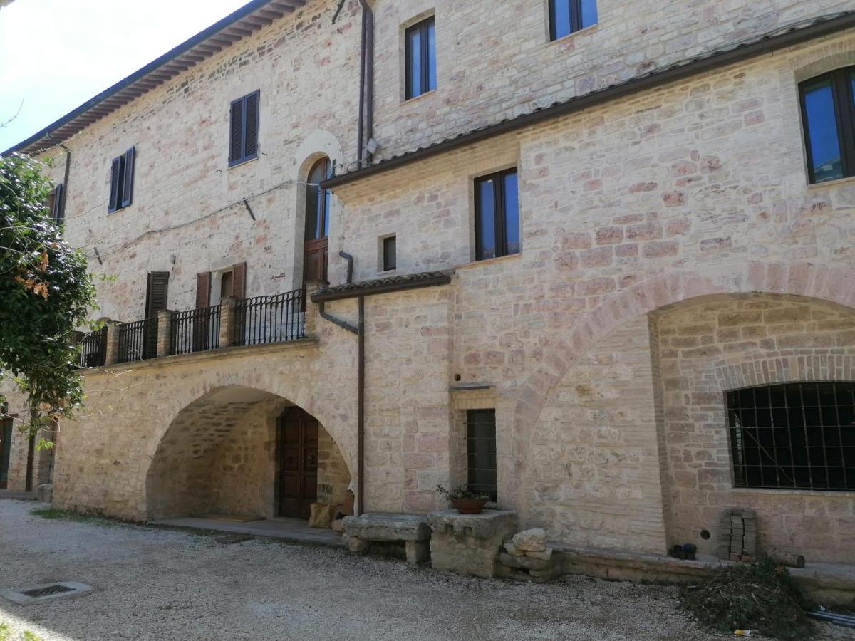 Assisi Hus Stanza Tripla In Appartamento Exterior photo