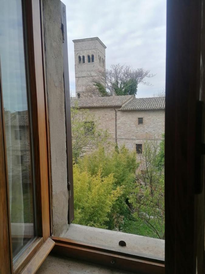 Assisi Hus Stanza Tripla In Appartamento Exterior photo